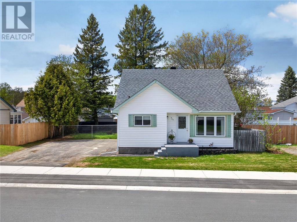527 Mead Boulevard, Espanola, Ontario - Photo 1 - 2127921