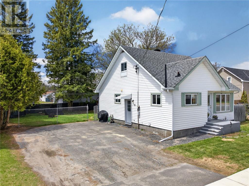 527 Mead Boulevard, Espanola, Ontario - Photo 3 - 2127921