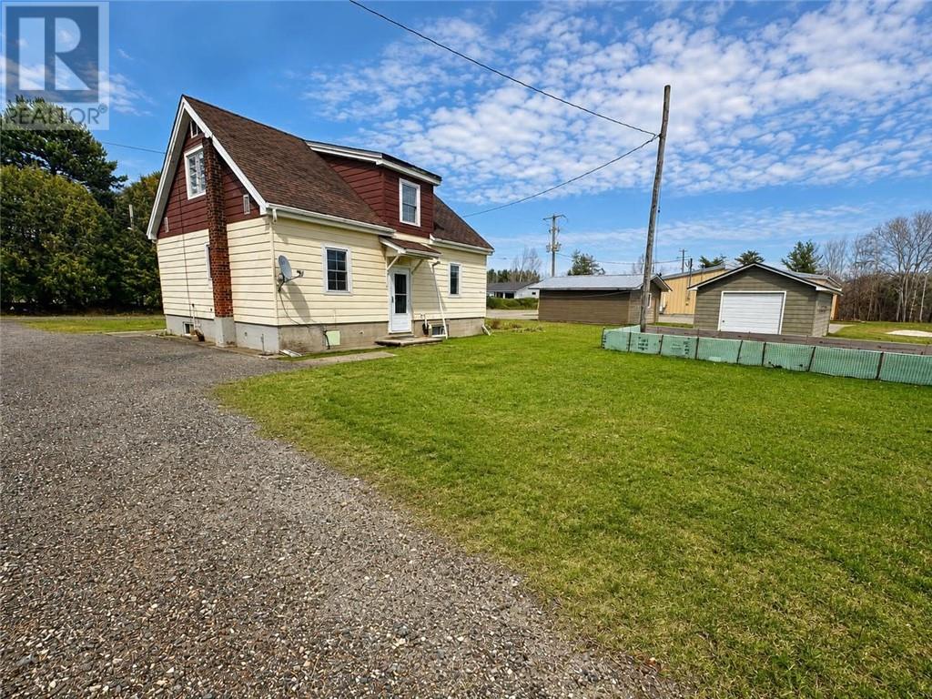 16 Clark, Gogama, Ontario  P0M 1W0 - Photo 2 - 2127843