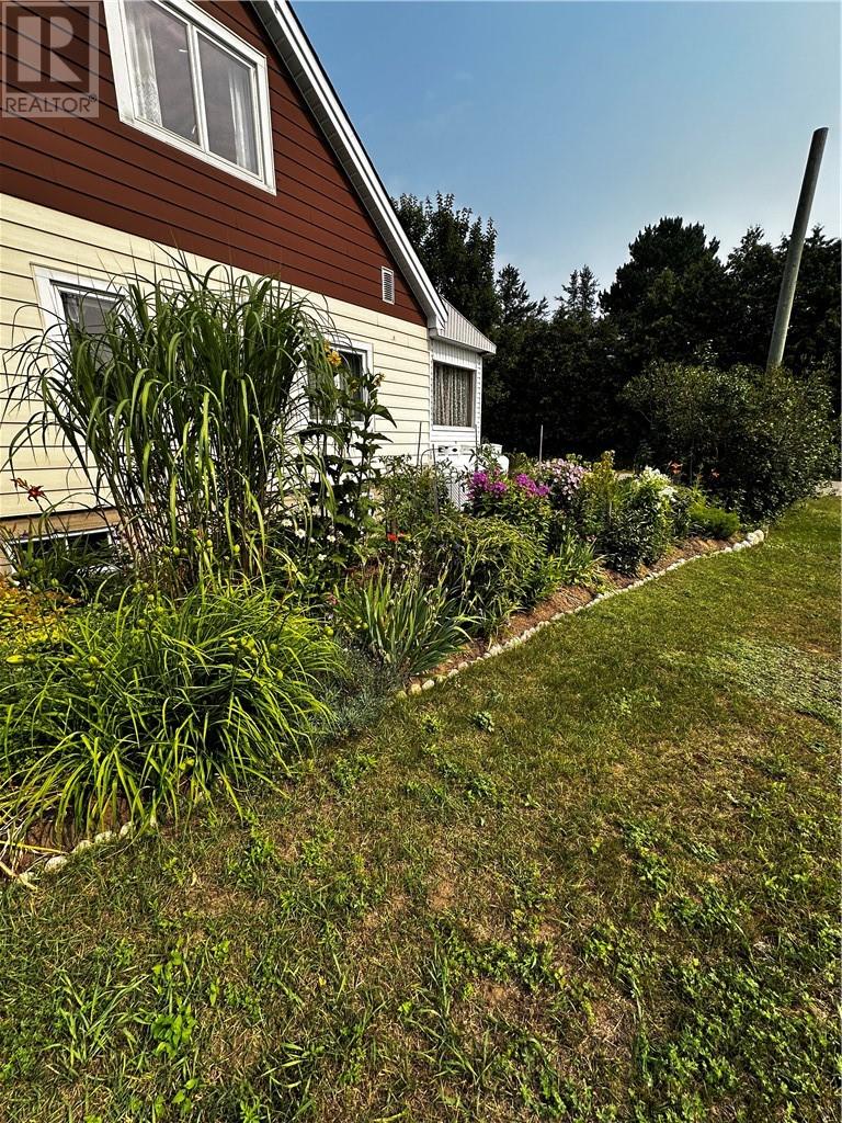 16 Clark, Gogama, Ontario  P0M 1W0 - Photo 4 - 2127843