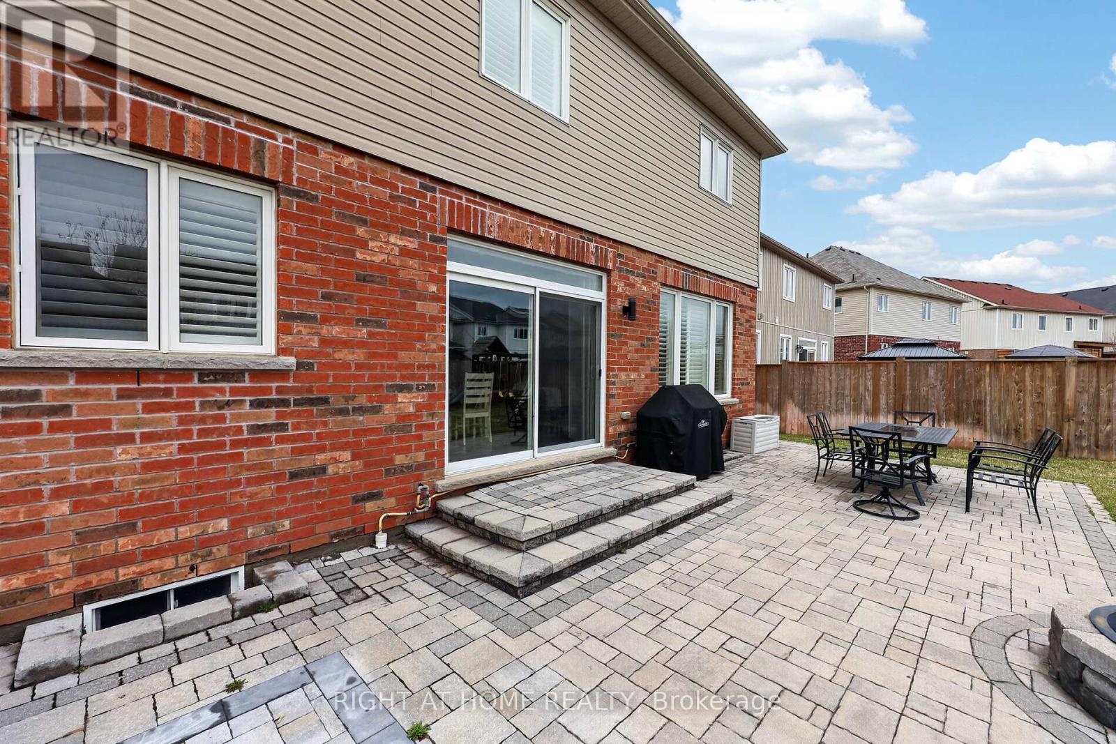 61 Latimer Avenue, Essa, Ontario  L3W 0N3 - Photo 37 - N13153478