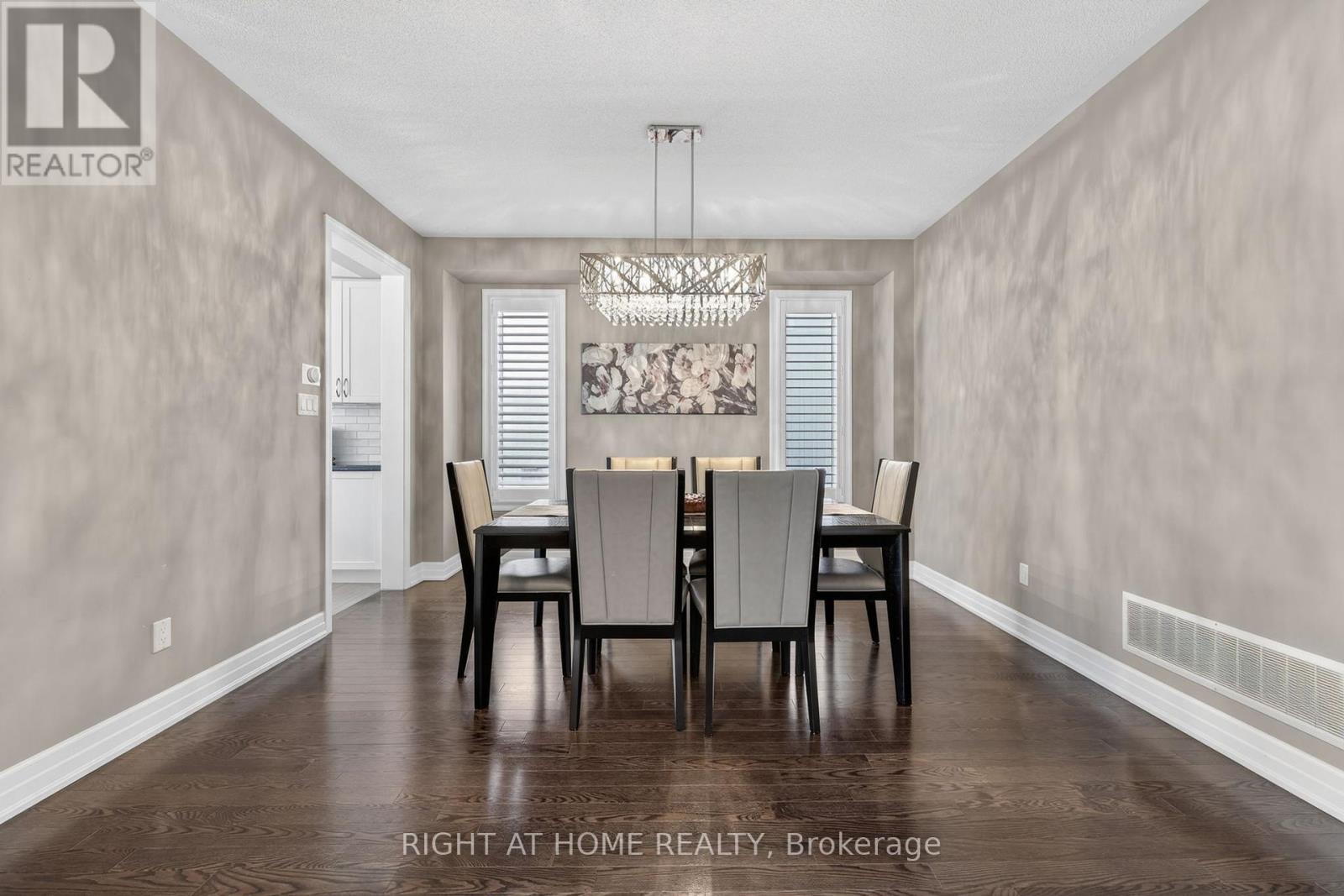 61 Latimer Avenue, Essa, Ontario  L3W 0N3 - Photo 6 - N13153478