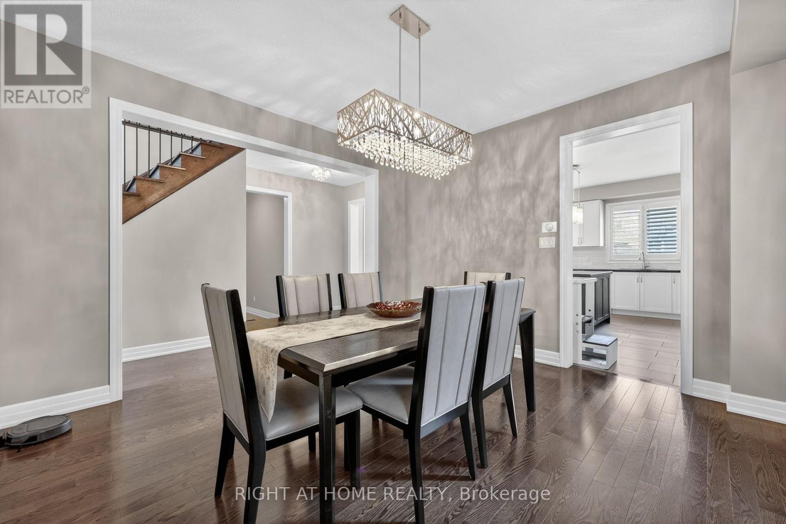 61 Latimer Avenue, Essa, Ontario  L3W 0N3 - Photo 7 - N13153478