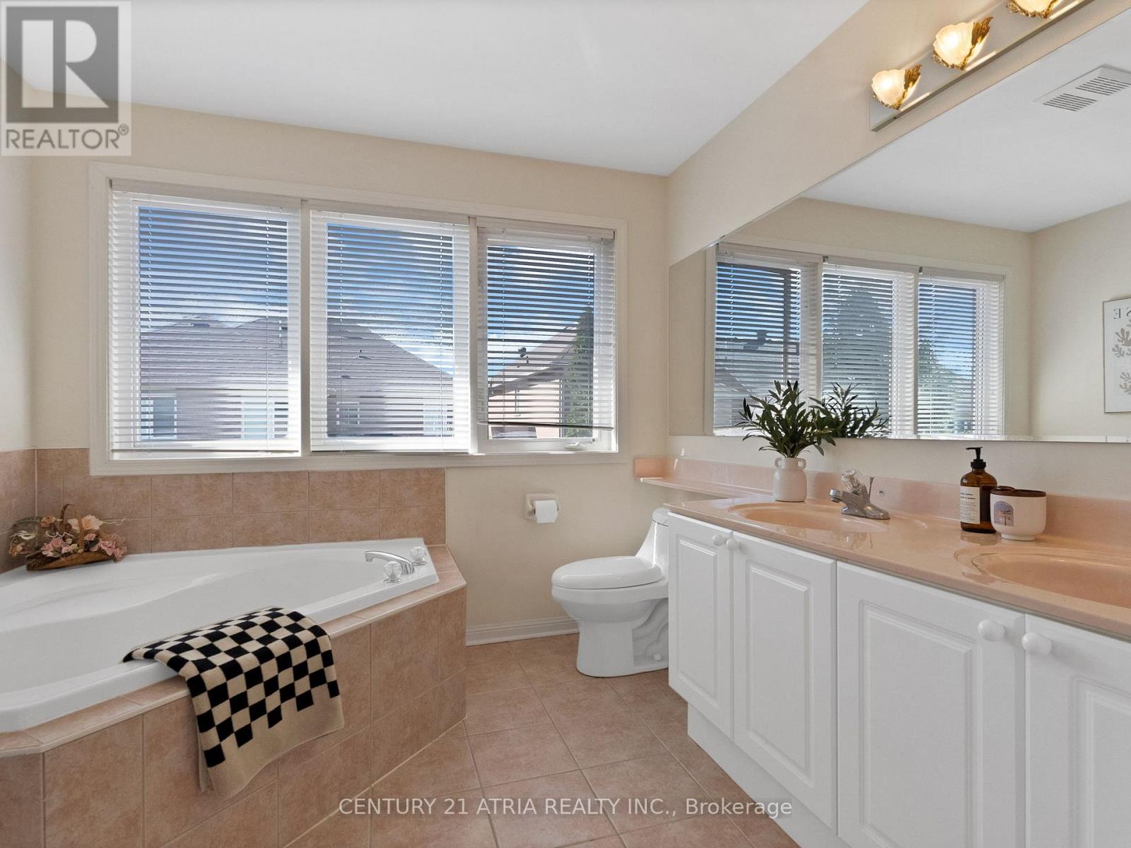 39 Saxony Drive, Markham, Ontario  L6C 2G6 - Photo 16 - N13153522