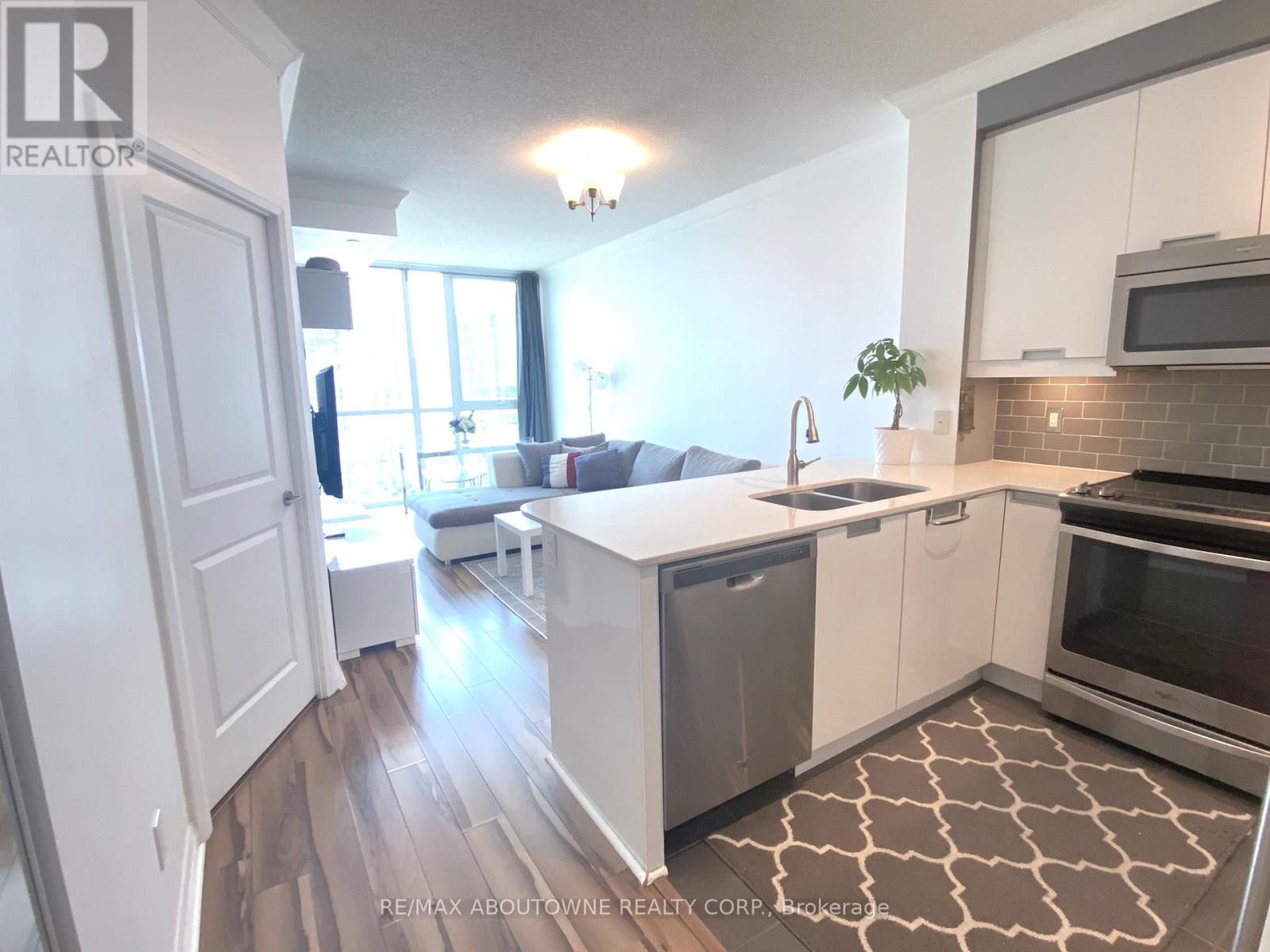 1503 - 75 Eglinton Avenue W, Mississauga, Ontario  L5R 0E5 - Photo 2 - W13153474