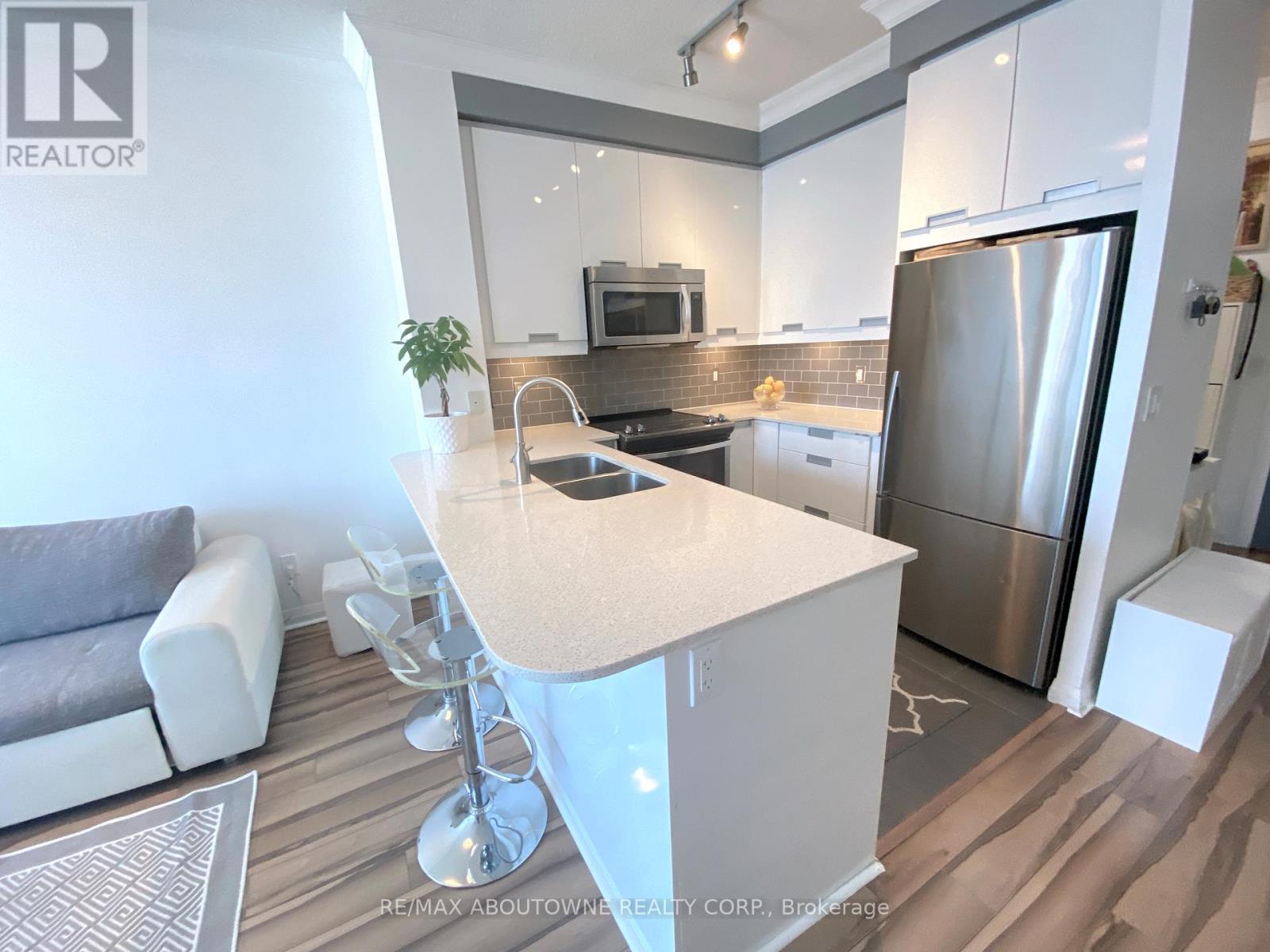 1503 - 75 Eglinton Avenue W, Mississauga, Ontario  L5R 0E5 - Photo 4 - W13153474