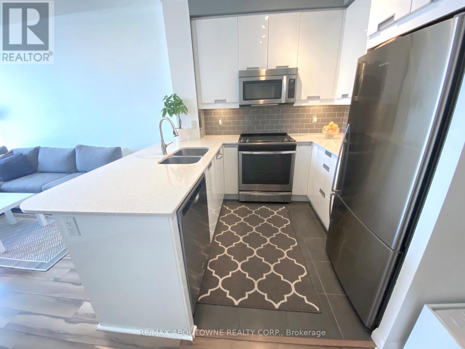 1503 - 75 Eglinton Avenue W, Mississauga, Ontario  L5R 0E5 - Photo 3 - W13153480