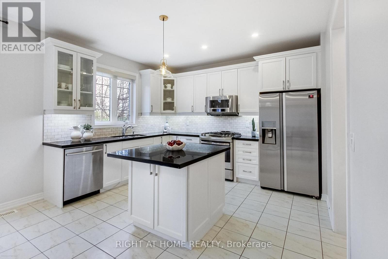 300 Mcgibbon Drive, Milton, Ontario  L9T 8V3 - Photo 8 - W13153494