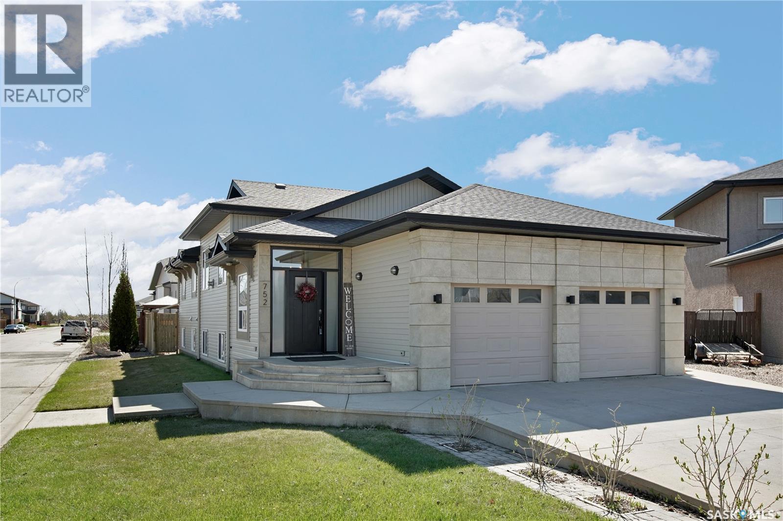 752 Reddekopp DRIVE, Martensville, Saskatchewan