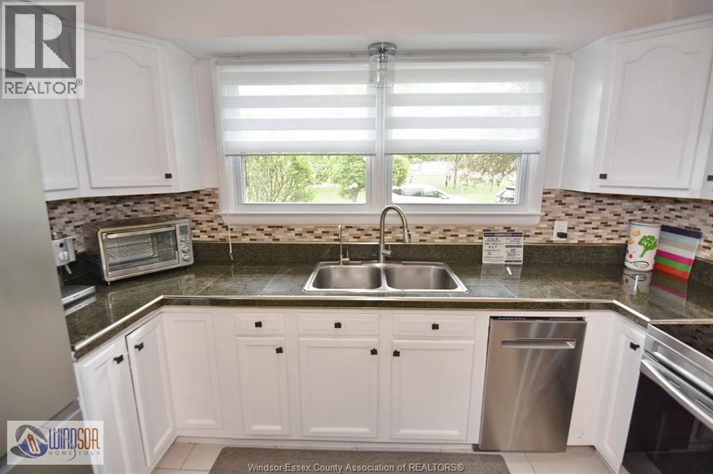 3165 Virginia Park Avenue, Windsor, Ontario  N9E 2C1 - Photo 16 - 26011510
