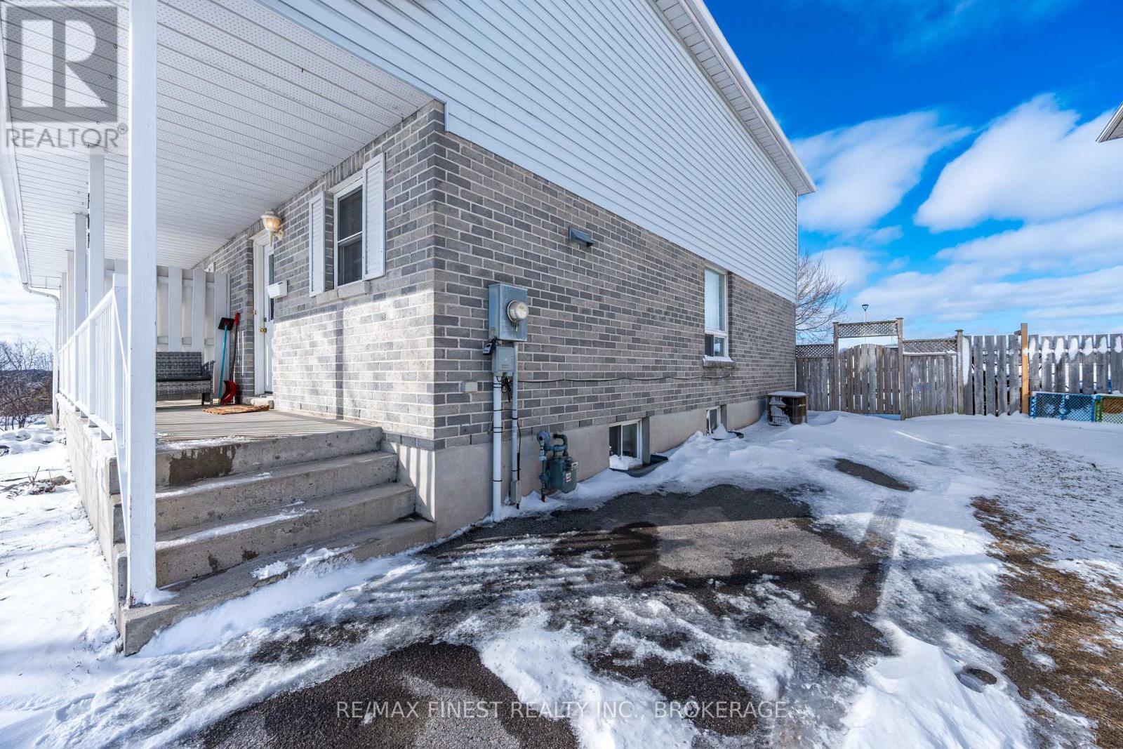 303 Conacher Drive, Kingston, Ontario  K7K 7J6 - Photo 4 - X12900444