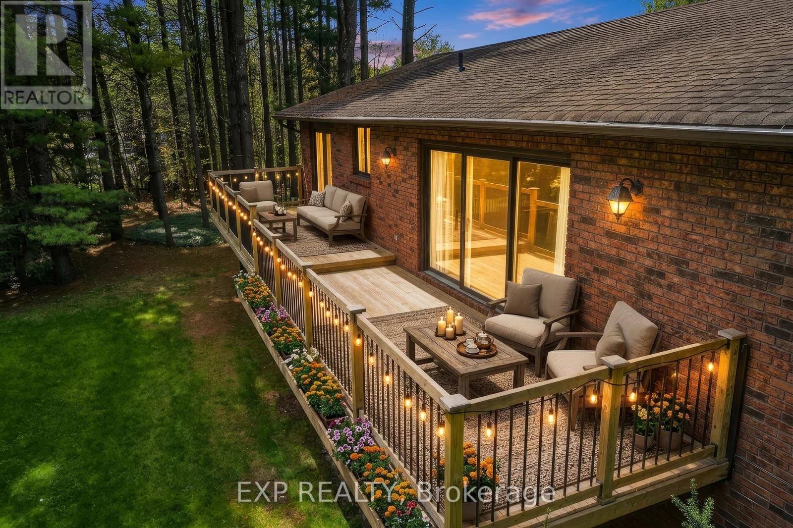 7985 Cedarbrook Trail, Whitby, Ontario  L1M 1L9 - Photo 2 - E13153656
