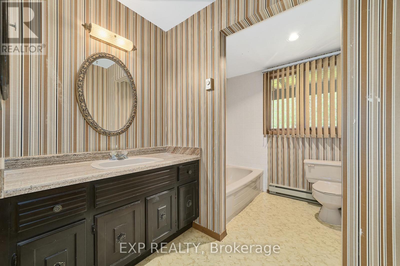 7985 Cedarbrook Trail, Whitby, Ontario  L1M 1L9 - Photo 35 - E13153656