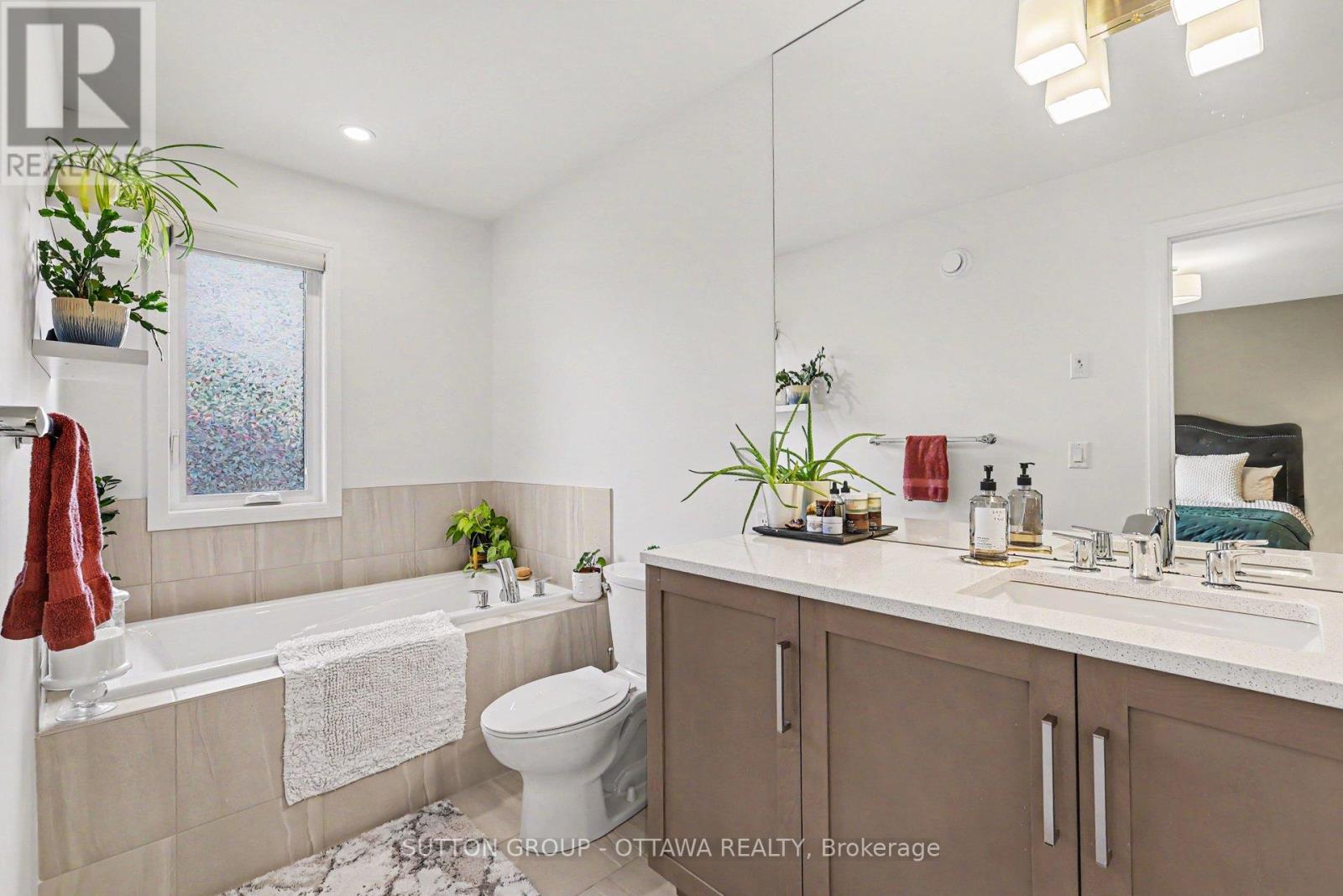 76 Michael Stoqua Street, Ottawa, Ontario  K1K 5A2 - Photo 7 - X13153602