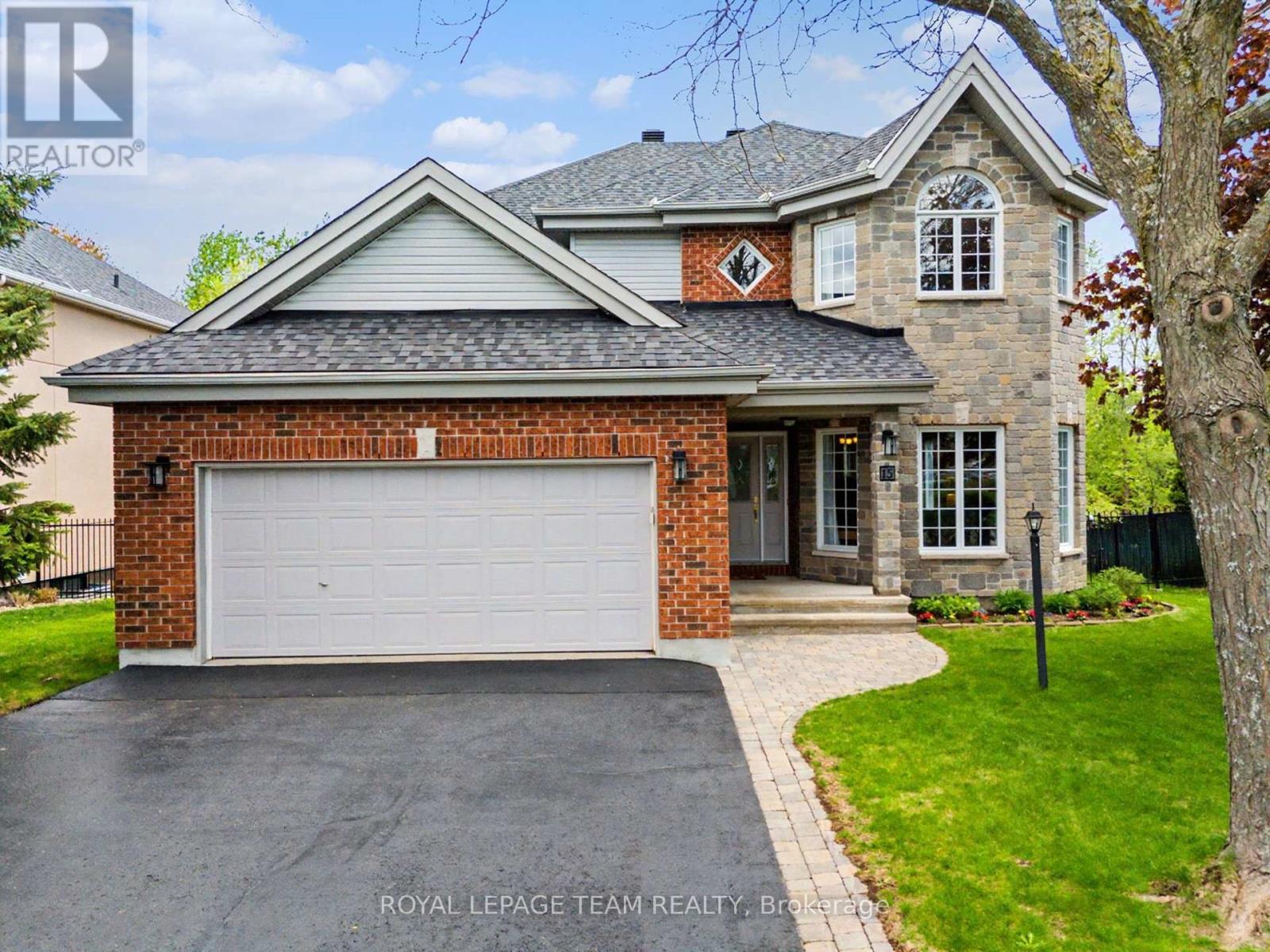15 LADYBIRDS CRESCENT, Ottawa, Ontario