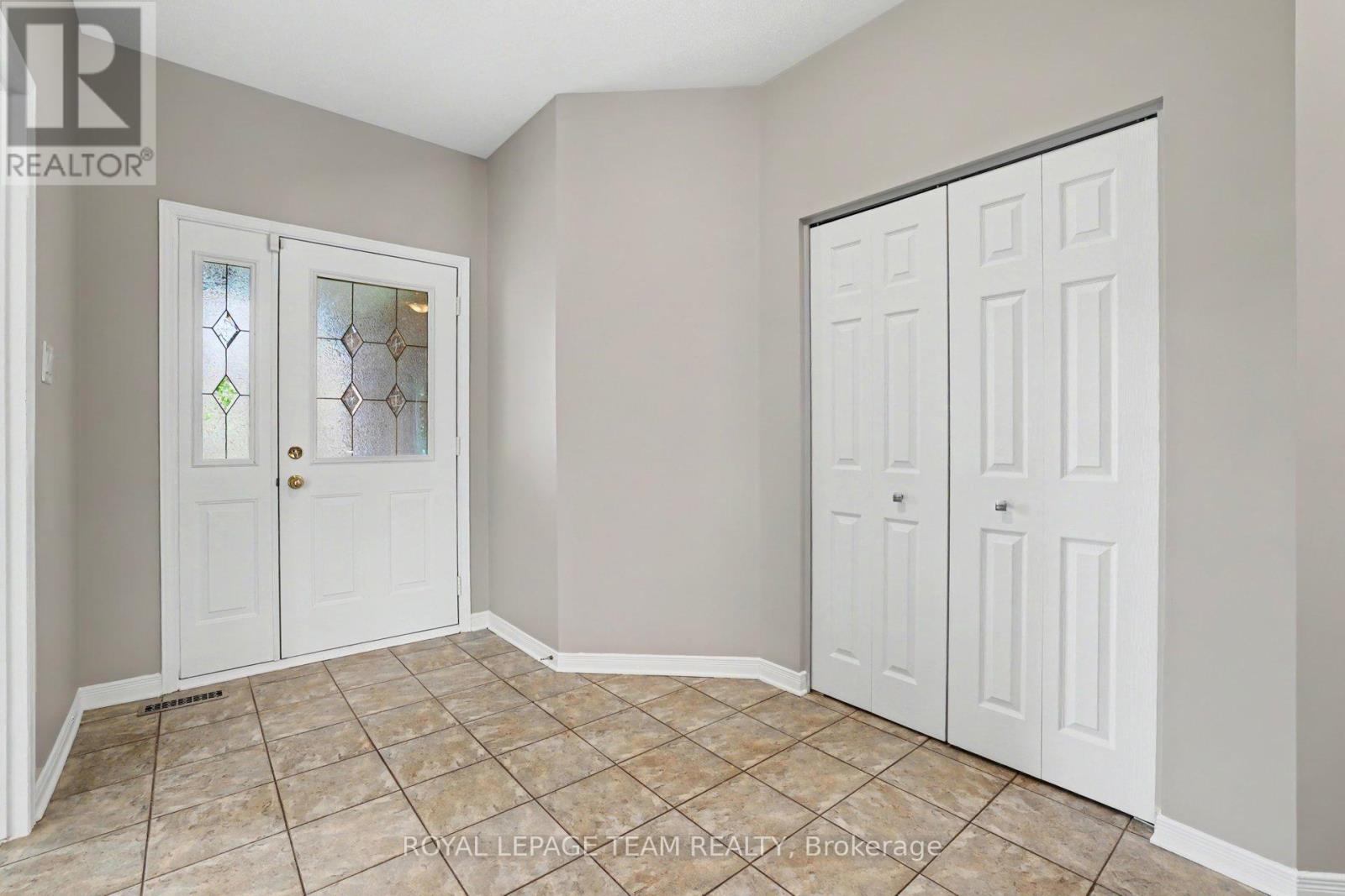 15 Ladybirds Crescent, Ottawa, Ontario  K2S 1Z6 - Photo 4 - X13153654