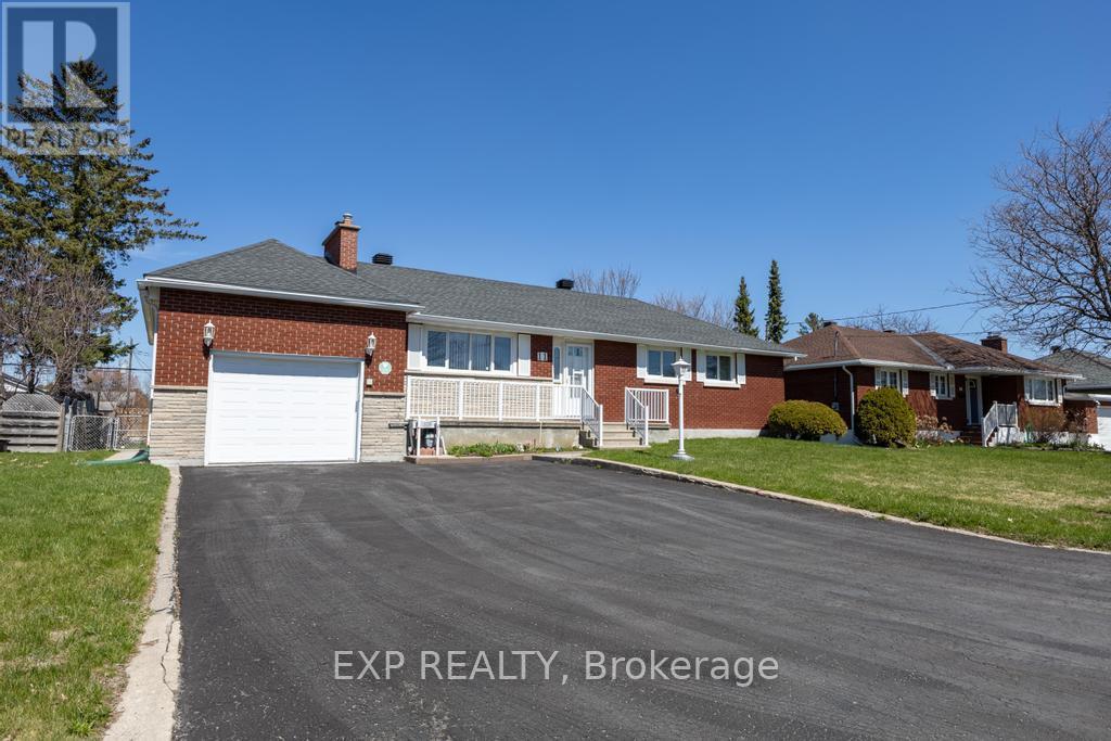 11 Donna Street, Ottawa, Ontario  K2G 2V5 - Photo 2 - X13088766