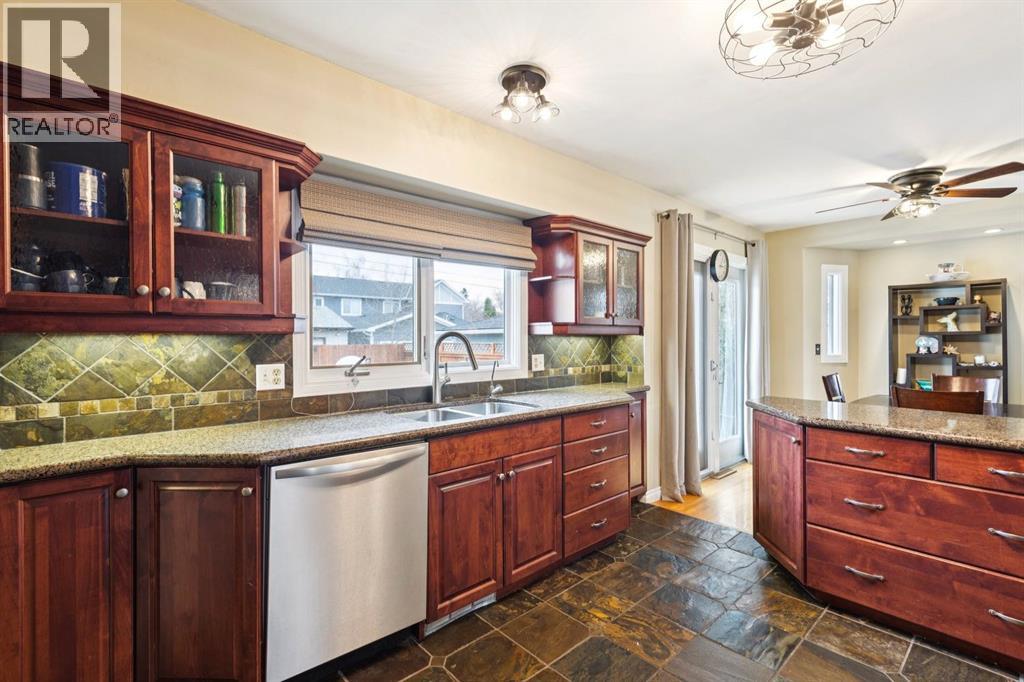 26 Galway Crescent SW, Calgary, Alberta  T3E 4Y3 - Photo 12 - A2312735