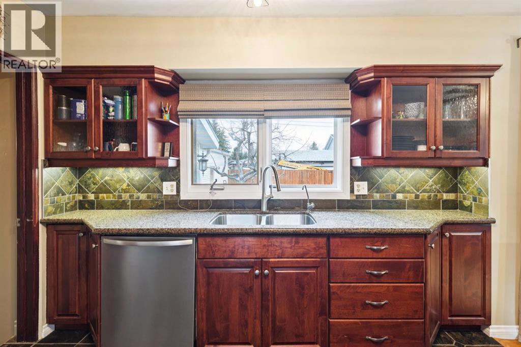 26 Galway Crescent SW, Calgary, Alberta  T3E 4Y3 - Photo 13 - A2312735