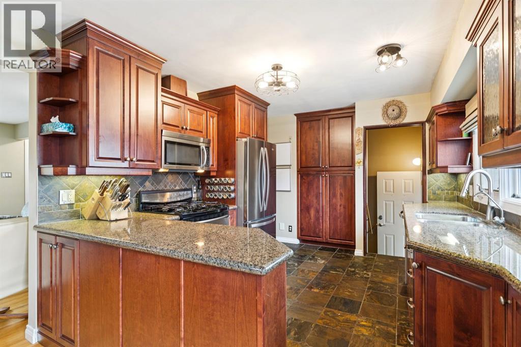 26 Galway Crescent SW, Calgary, Alberta  T3E 4Y3 - Photo 15 - A2312735