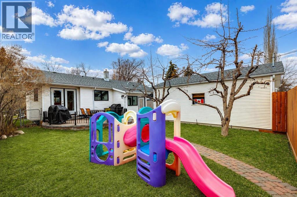 26 Galway Crescent SW, Calgary, Alberta  T3E 4Y3 - Photo 20 - A2312735