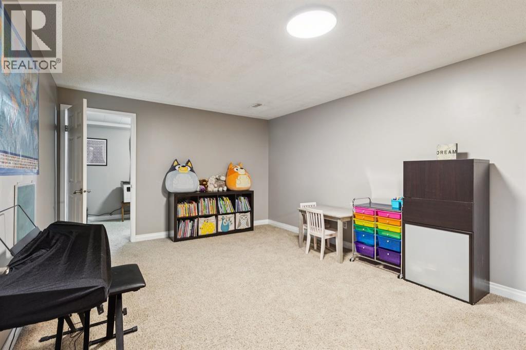 26 Galway Crescent SW, Calgary, Alberta  T3E 4Y3 - Photo 34 - A2312735