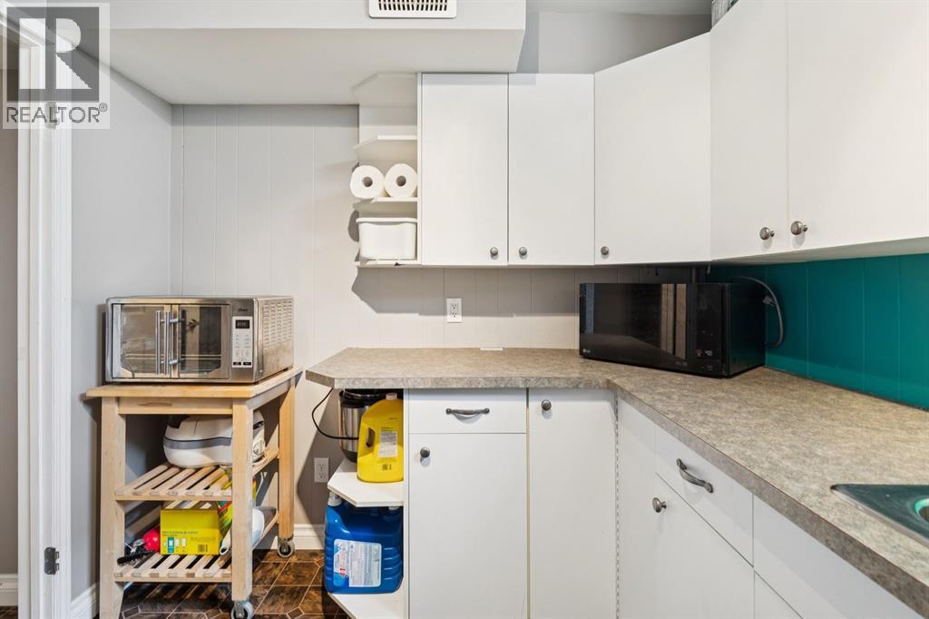 26 Galway Crescent SW, Calgary, Alberta  T3E 4Y3 - Photo 40 - A2312735