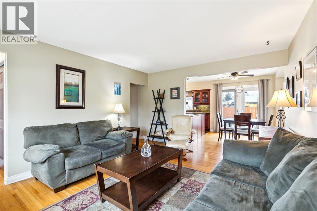 26 Galway Crescent SW, Calgary, Alberta  T3E 4Y3 - Photo 8 - A2312735