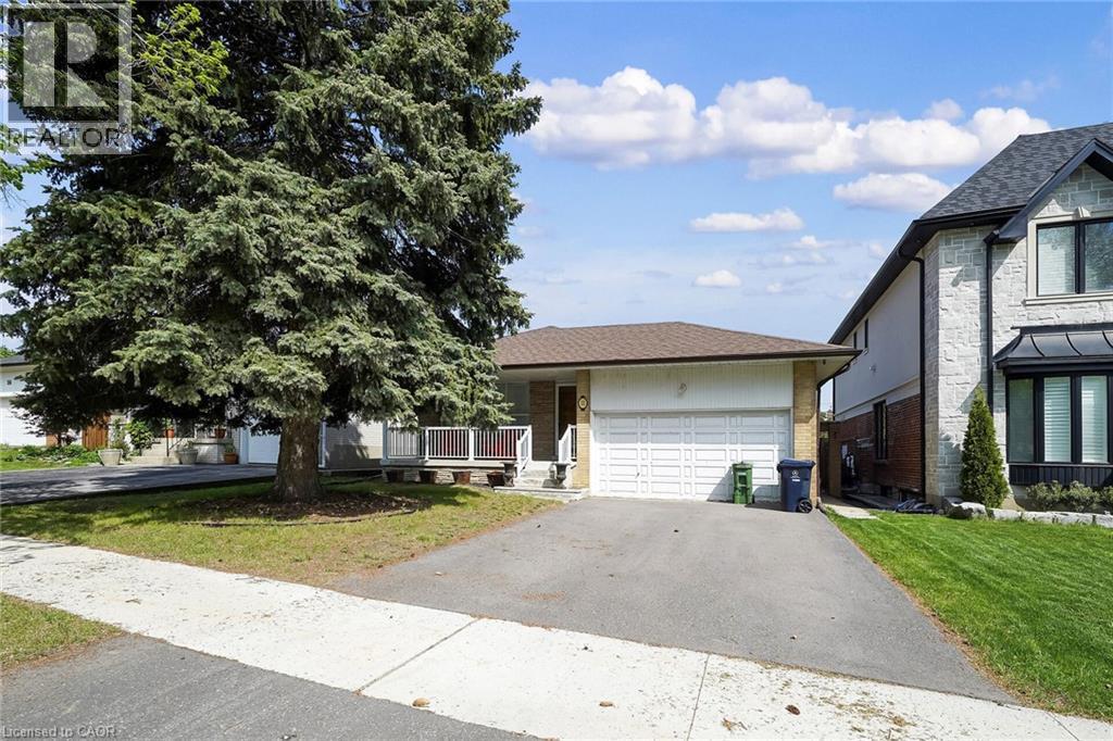 22 HAMPTONBROOK Drive, Toronto, Ontario