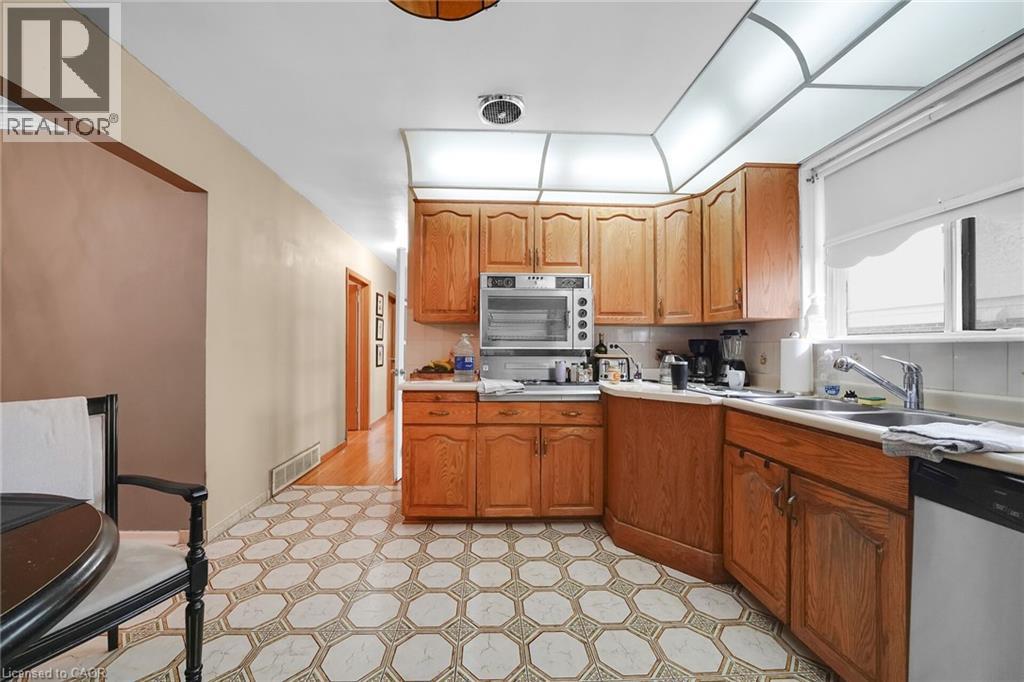 22 Hamptonbrook Drive, Toronto, Ontario  M9P 1A1 - Photo 12 - 40831844