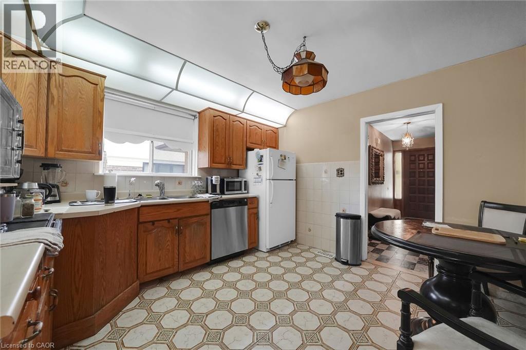 22 Hamptonbrook Drive, Toronto, Ontario  M9P 1A1 - Photo 13 - 40831844