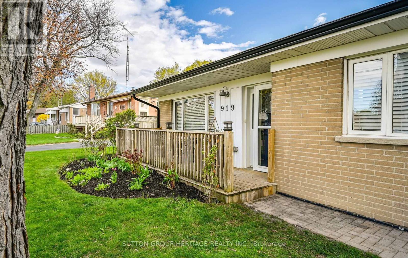919 Bayview Avenue, Whitby, Ontario  L1N 1E2 - Photo 4 - E13153614