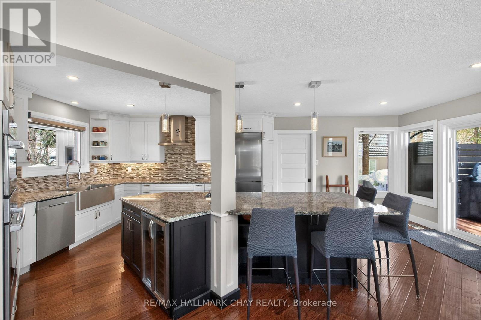 16 Highland Drive, Oro-Medonte, Ontario  L0L 2L0 - Photo 8 - S12870236
