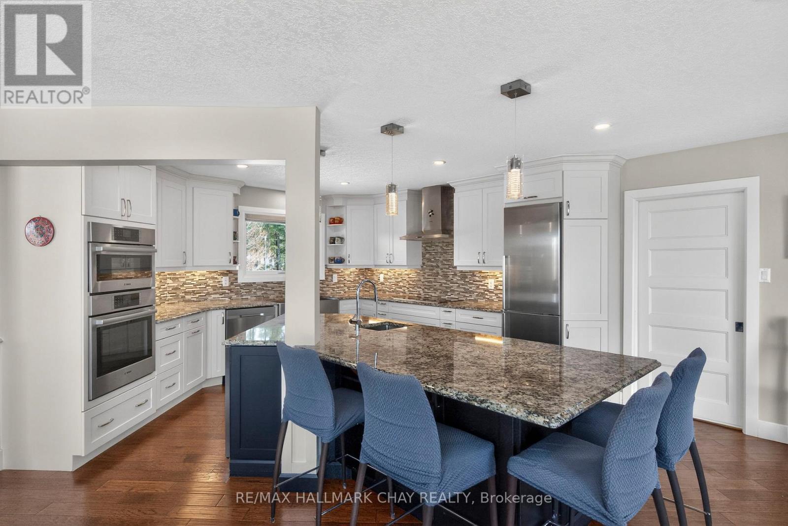 16 Highland Drive, Oro-Medonte, Ontario  L0L 2L0 - Photo 9 - S12870236