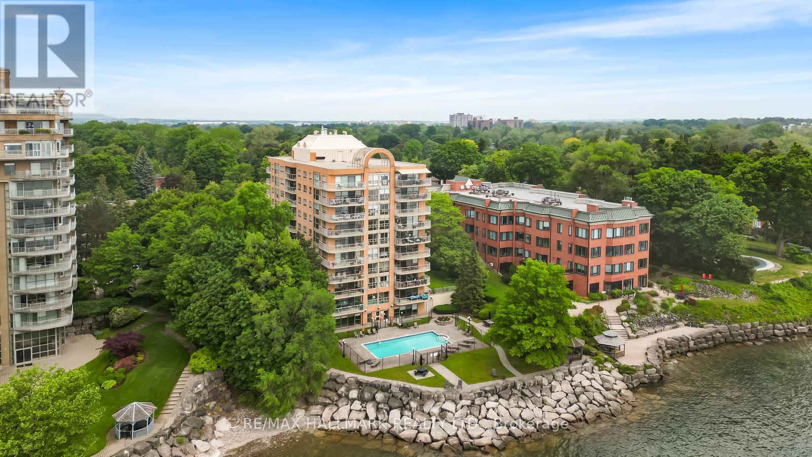 104 - 2210 Lakeshore Road, Burlington, Ontario  L7R 4J9 - Photo 1 - W13153640