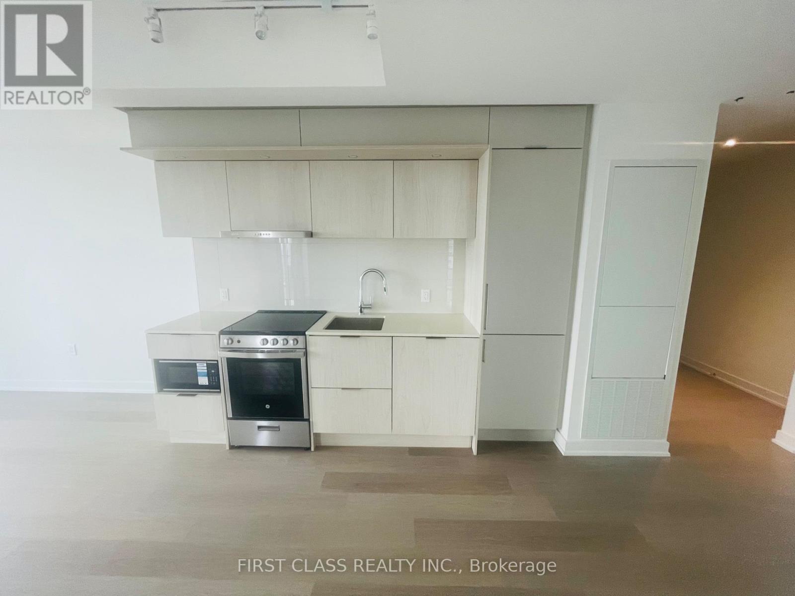2608 - 448 Burnhamthorpe Road W, Mississauga, Ontario  L5B 0M3 - Photo 2 - W13153650