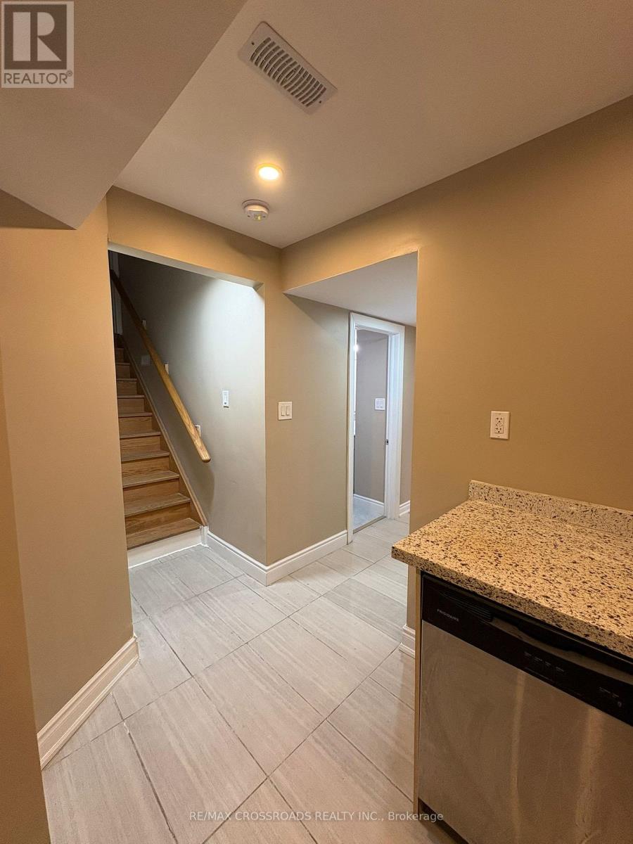 Lower - 36 Kimborough Hollow, Brampton, Ontario  L6Y 0Z1 - Photo 3 - W13153744