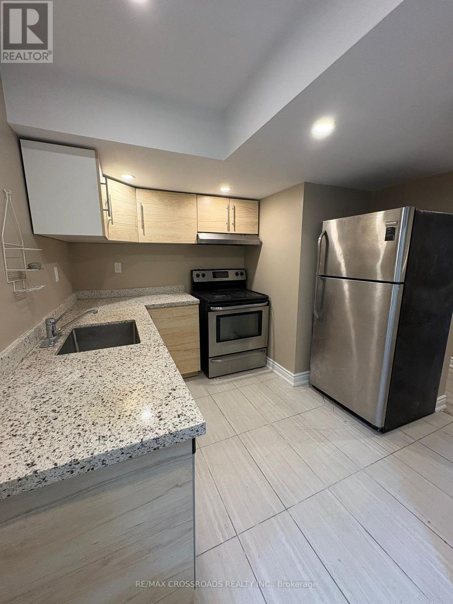 Lower - 36 Kimborough Hollow, Brampton, Ontario  L6Y 0Z1 - Photo 6 - W13153744