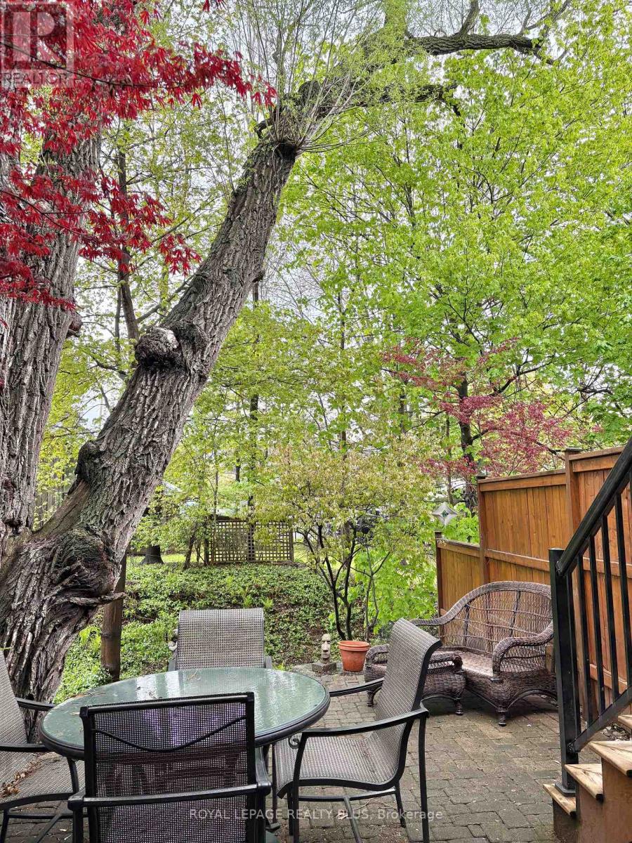83 Kerr Street, Oakville, Ontario  L6K 3A2 - Photo 3 - W13130016