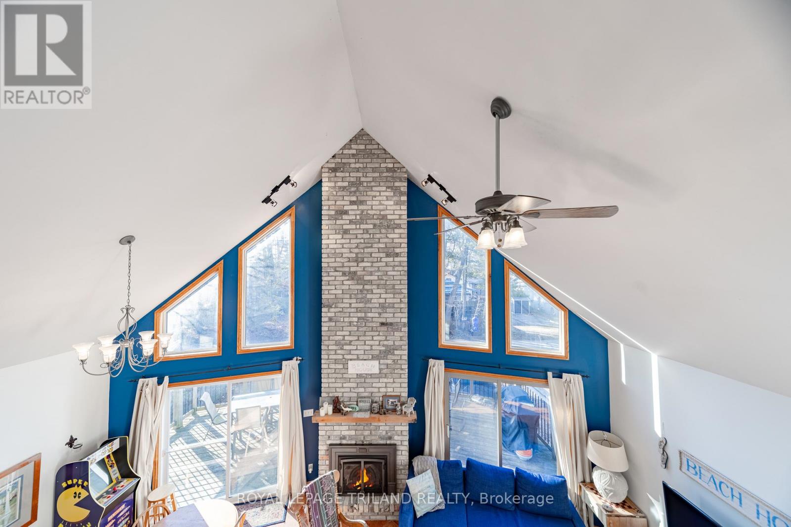 28 Elmwood Avenue, Lambton Shores, Ontario  N0M 1T0 - Photo 35 - X12924414