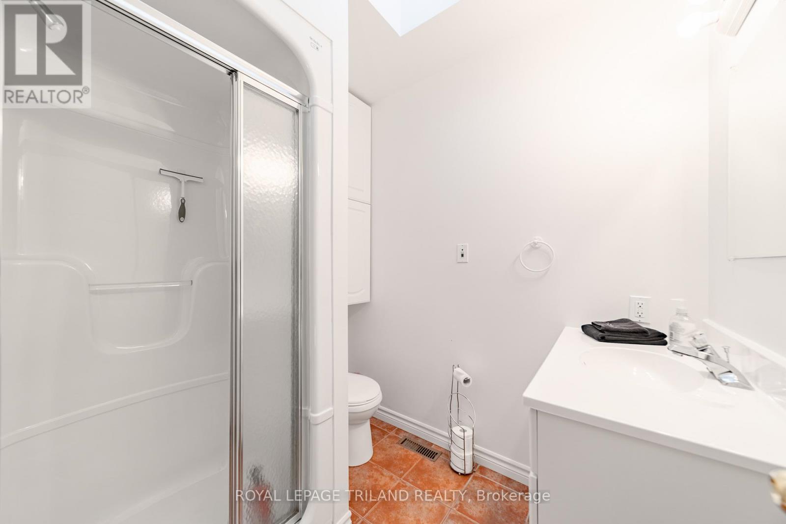 28 Elmwood Avenue, Lambton Shores, Ontario  N0M 1T0 - Photo 38 - X12924414