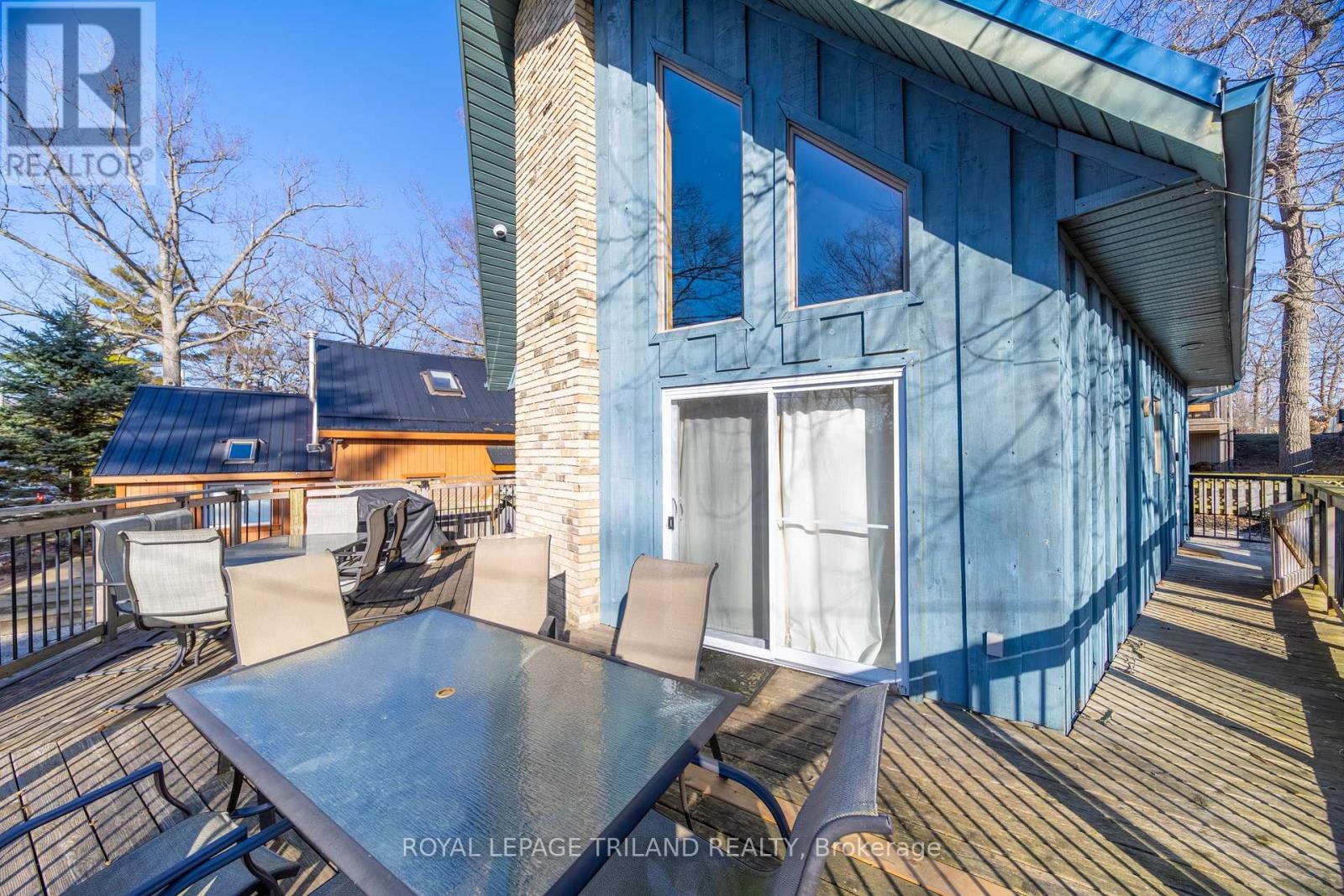 28 Elmwood Avenue, Lambton Shores, Ontario  N0M 1T0 - Photo 6 - X12924414