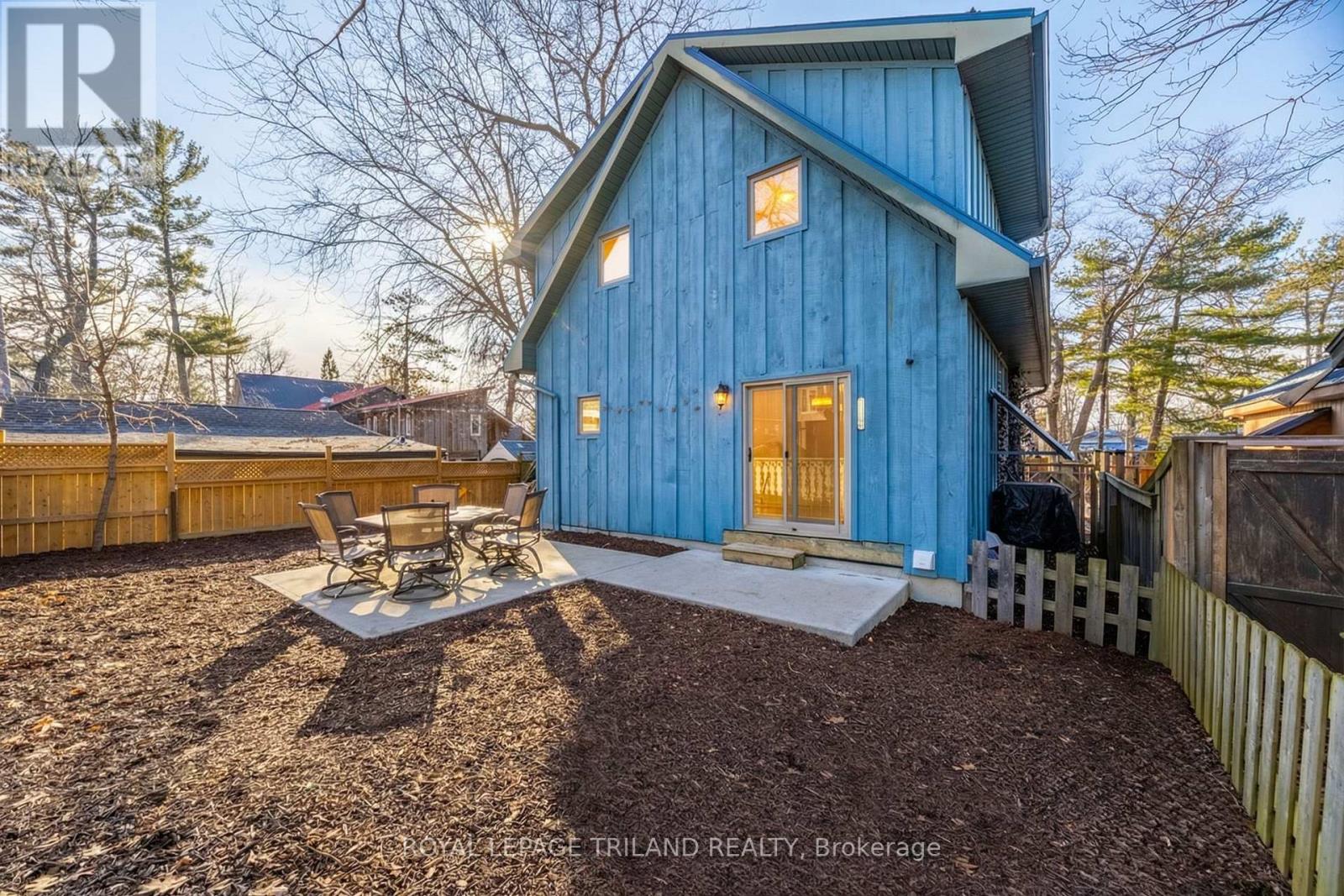 28 Elmwood Avenue, Lambton Shores, Ontario  N0M 1T0 - Photo 47 - X12924414