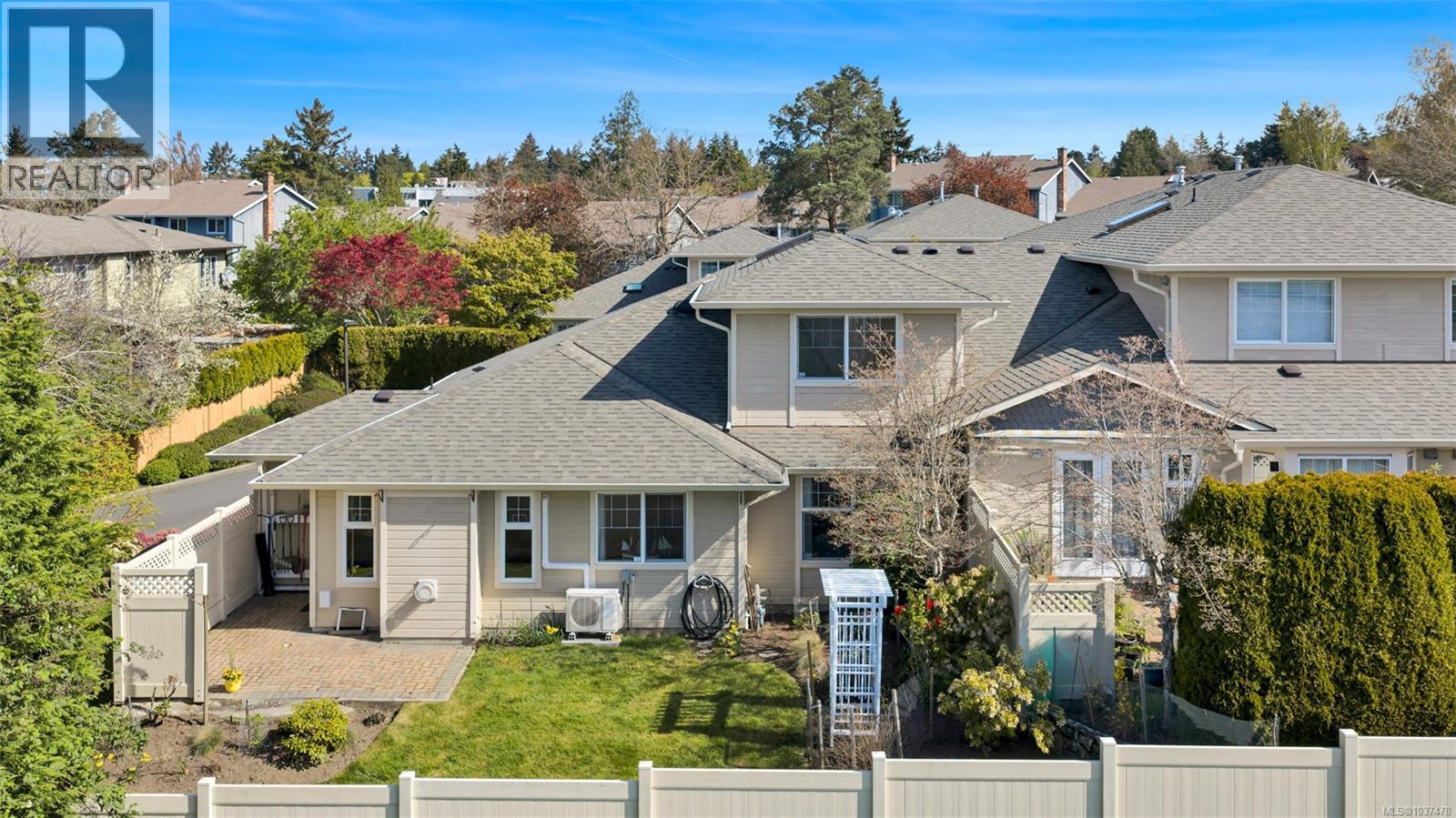16 4383 Torquay Dr, Saanich, British Columbia  V8N 3L3 - Photo 4 - 1037478