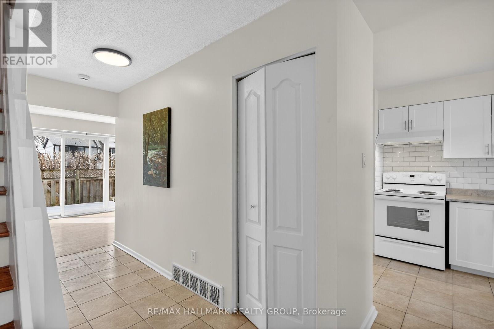 427 Moodie Drive, Ottawa, Ontario  K2H 8A5 - Photo 3 - X13058294