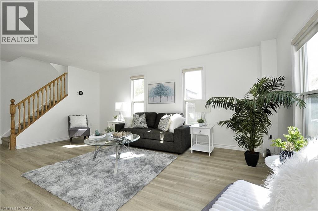 32 Kroeger Crescent, Cambridge, Ontario  N3C 4J7 - Photo 2 - 40831674