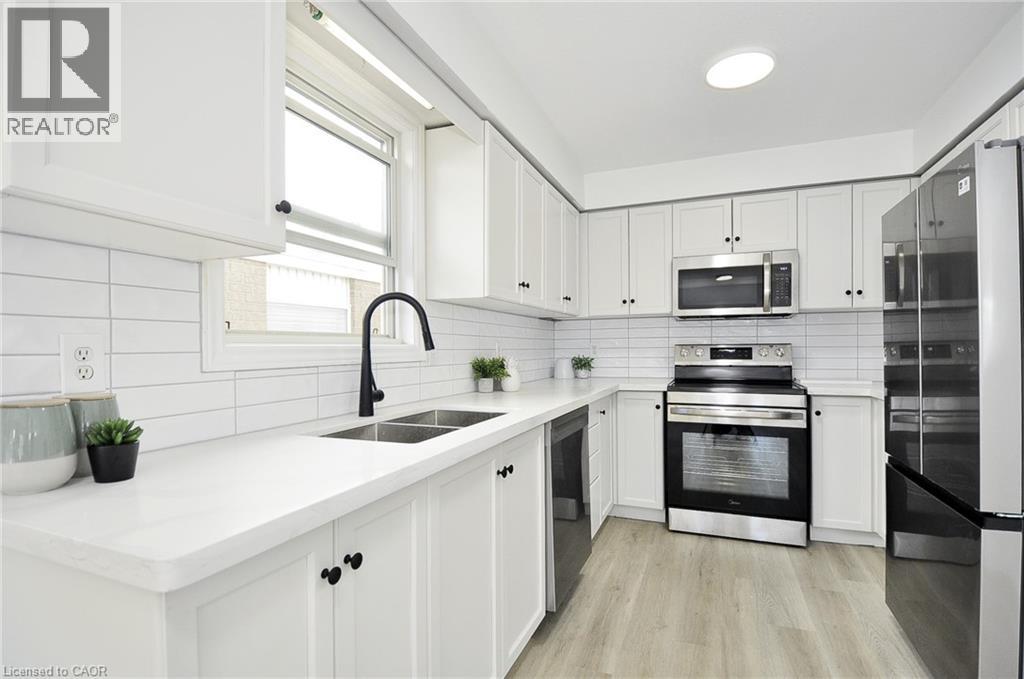 32 Kroeger Crescent, Cambridge, Ontario  N3C 4J7 - Photo 4 - 40831674