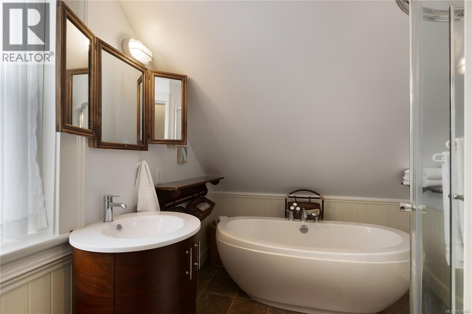 701 Connaught Rd, Victoria, British Columbia  V9A 2Z1 - Photo 35 - 1036666
