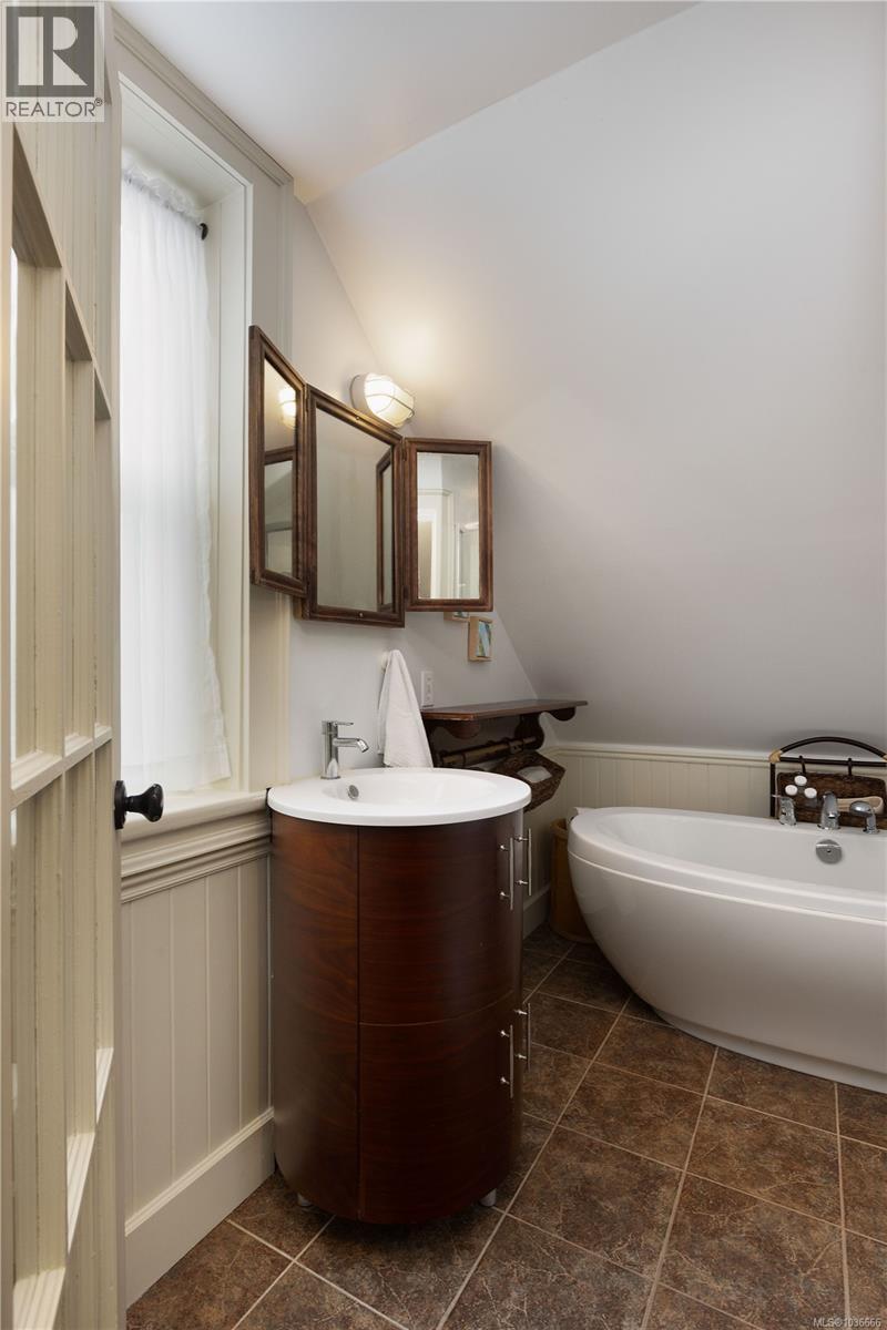 701 Connaught Rd, Victoria, British Columbia  V9A 2Z1 - Photo 42 - 1036666