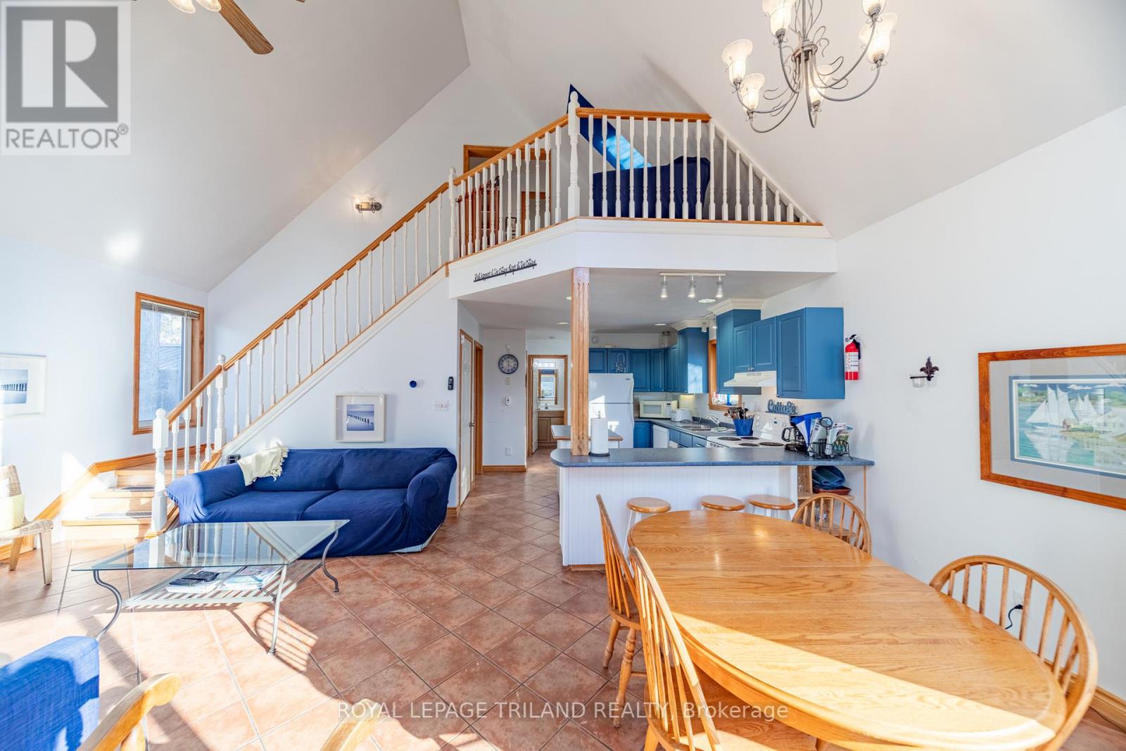 28 Elmwood Avenue, Lambton Shores, Ontario  N0M 1T0 - Photo 12 - X12924414